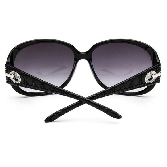 Oversized Red Textured Fashion Sunglasses - Picture 2 of 5